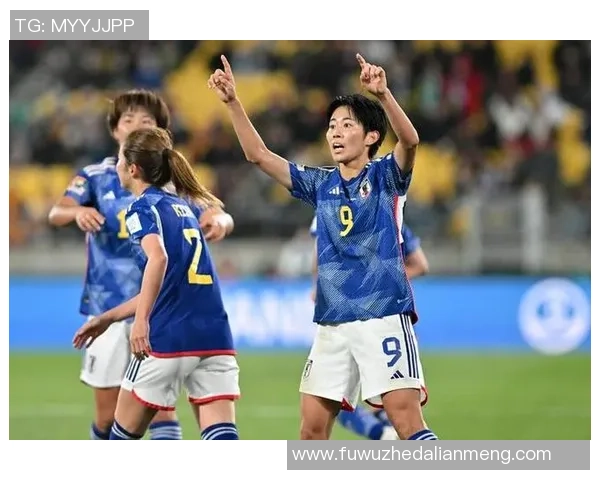 日本足球球星风采展示：赛场上英勇拼搏的经典瞬间与个人魅力