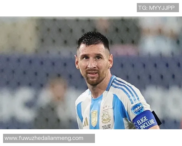 全球足球巨星档案揭秘：从梅西到C罗，盘点足坛传奇人物的成长与成就