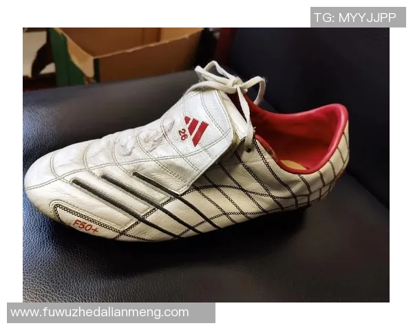 球星被质疑穿假足球鞋引发热议网友讨论真假辨别方法